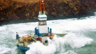 energy-kulluk-oil-rig-runs-aground-alaska-wreck_62757_600x450.jpg
